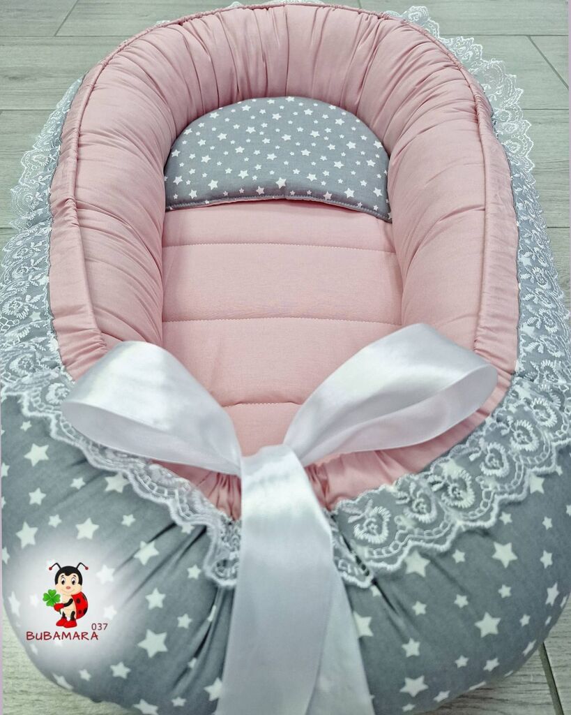Bubamara037 Gnezdo za bebe Zvezdice, Sivo-roze