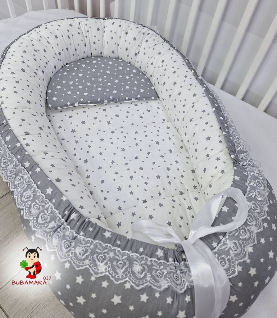 Bubamara037 Gnezdo za bebe Zvezdice, Belo-sivo