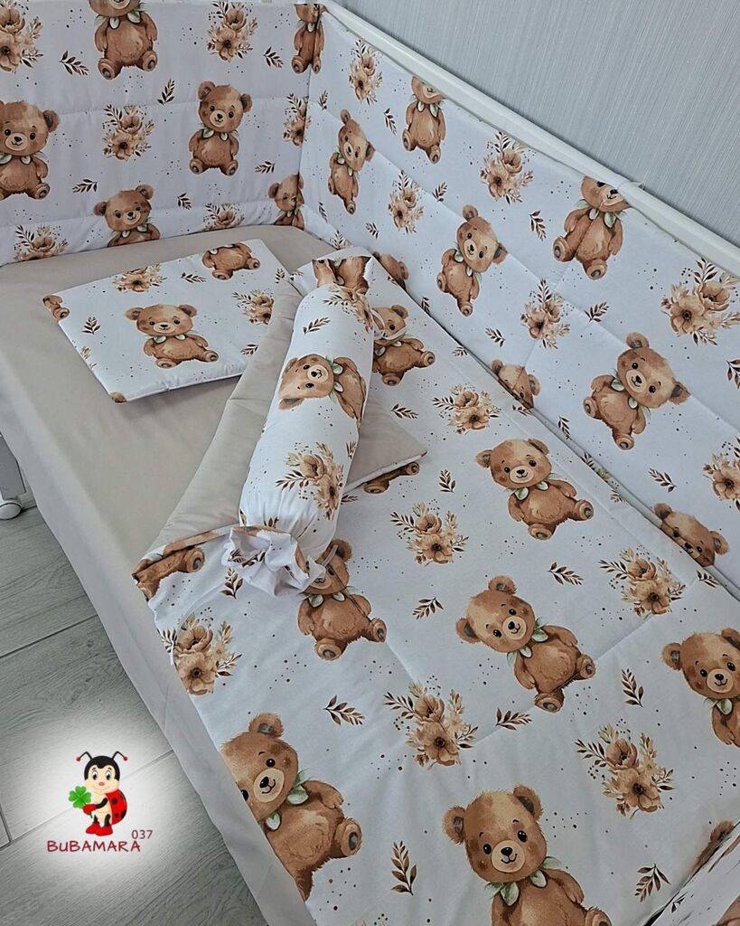 Bubamara037 Set posteljine za krevetac sa ravnom ogradicom Meda s cvećem, Bež