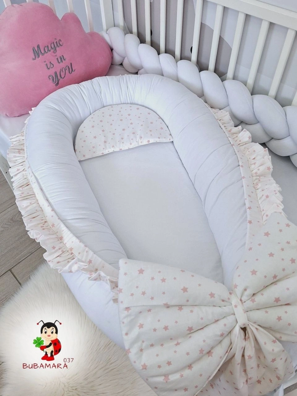 Bubamara037 Gnezdo za bebe sa karnerom Zvezdice, Belo