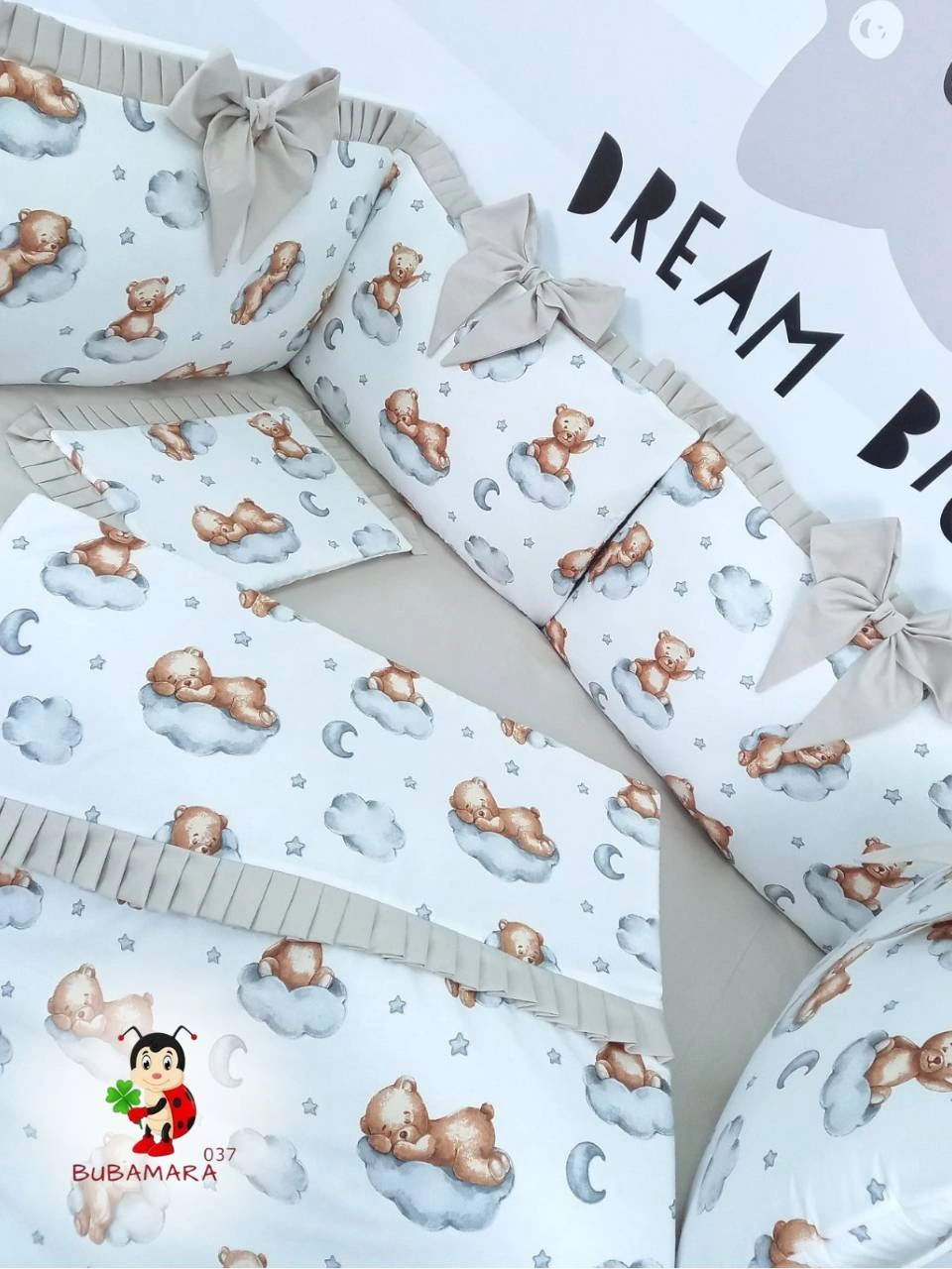 Bubamara037 Set za krevetac sa ogradicom od jastuka sa karnerom, bez lastiša, Krem-Beli
