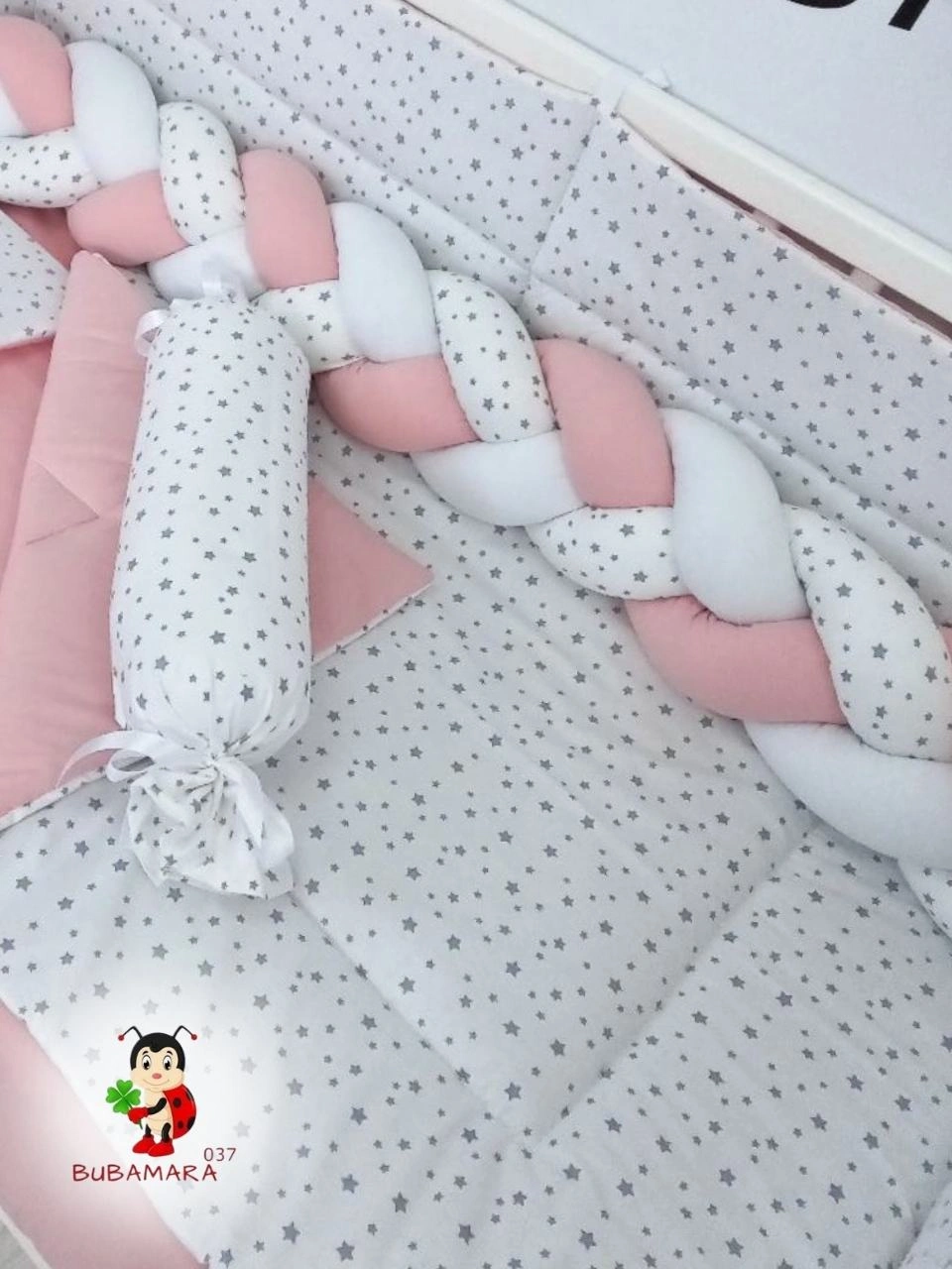 Bubamara037 Pletenica za krevetac Trostruka, 120 cm, Roze