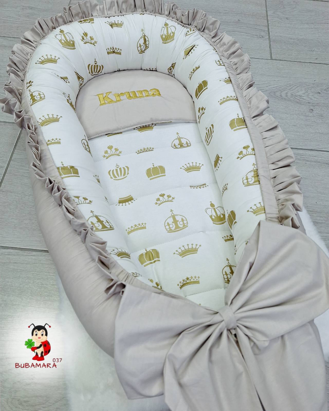 Bubamara037 Gnezdo za bebe sa karnerom Krune, Krem-Belo