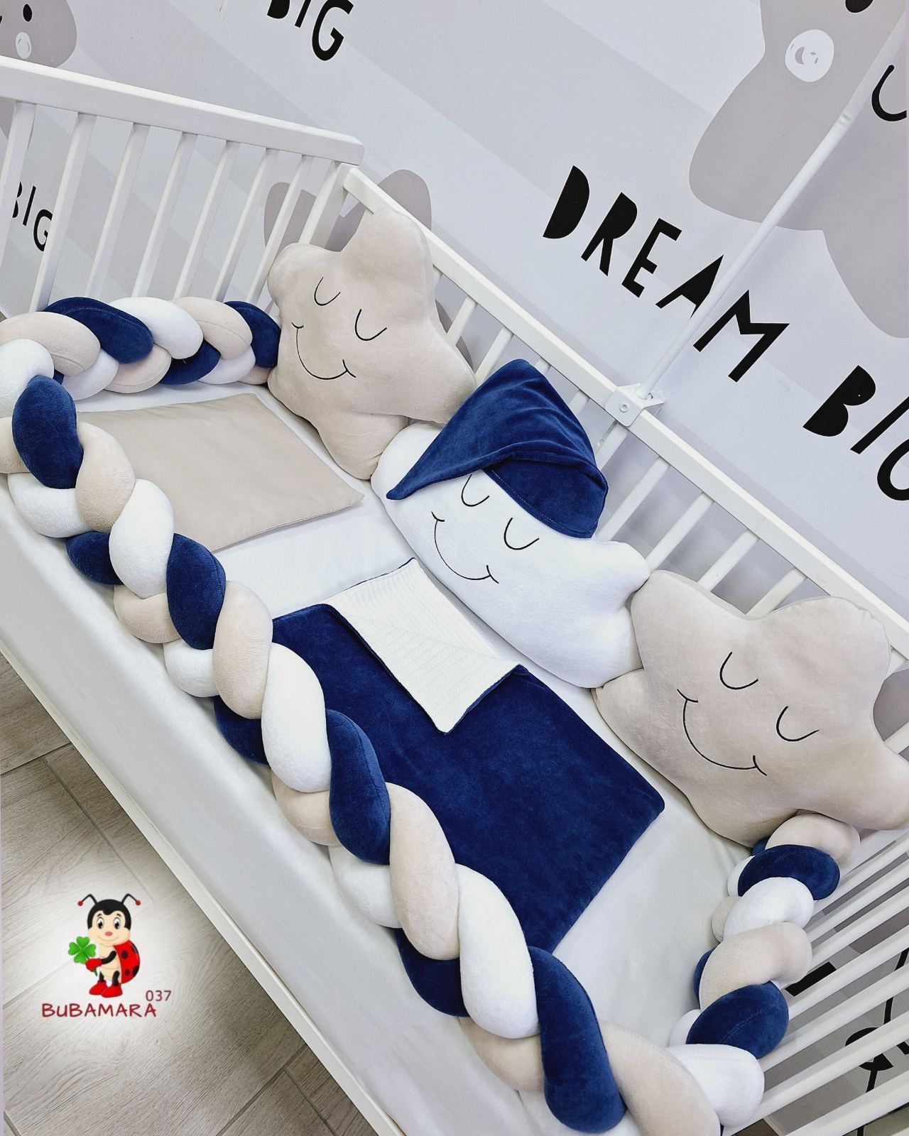 Bubamara037 Set za krevetac sa ogradicom od pletenica, sa lastišom, Plavo-Beli