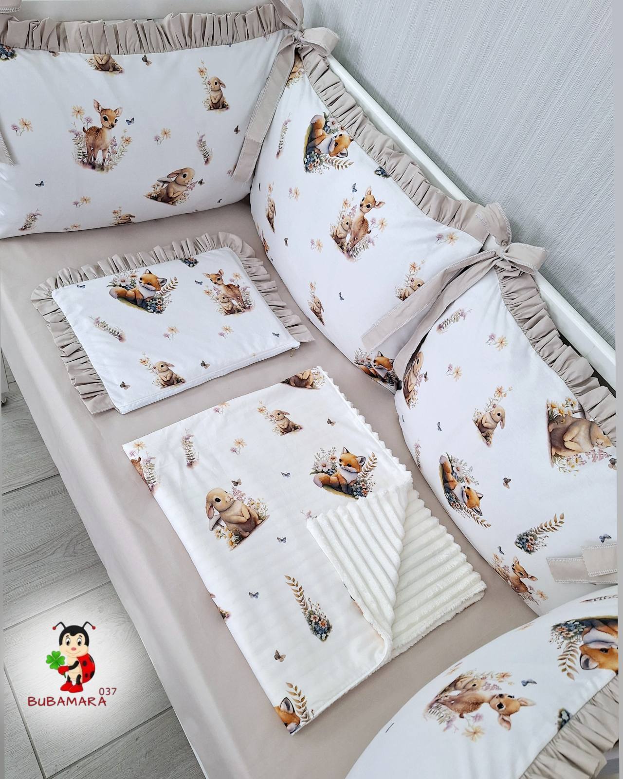 Bubamara037 Set za krevetac sa ogradicom od jastuka sa karnerom Bambi, bez lastiša, Krem-Beli