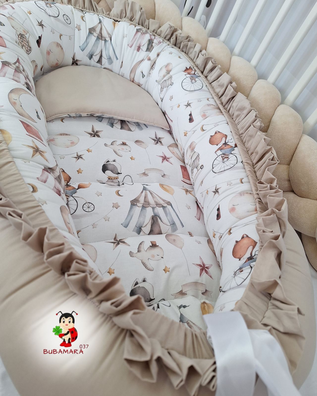 Bubamara037 Gnezdo za bebe sa karnerom Cirkus, Bež-Belo